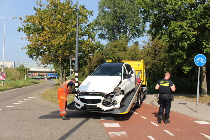 Automobilist botste op paal