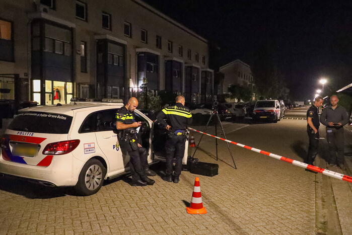 Voordeur aan diggelen na explosie