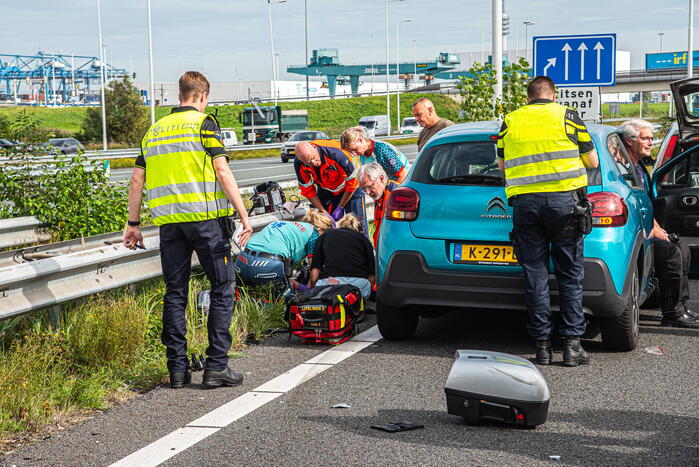 Motorrijder zwaargewond bij botsing met auto