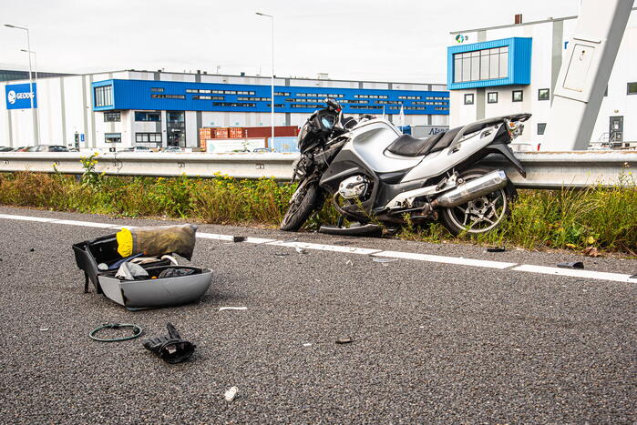 Motorrijder zwaargewond bij botsing met auto