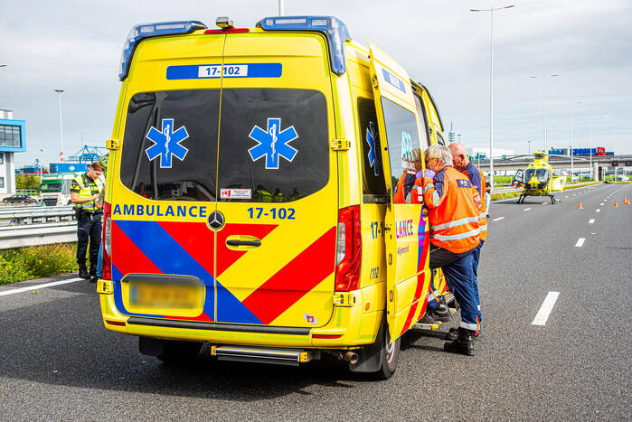 Motorrijder zwaargewond bij botsing met auto