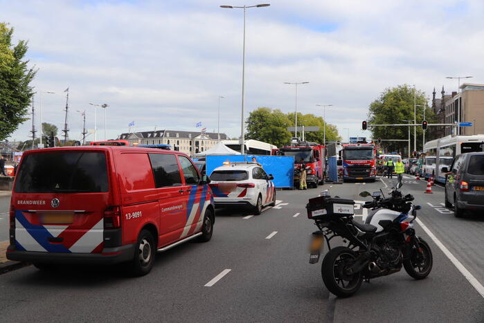 Fietser overleden bij aanrijding met bus