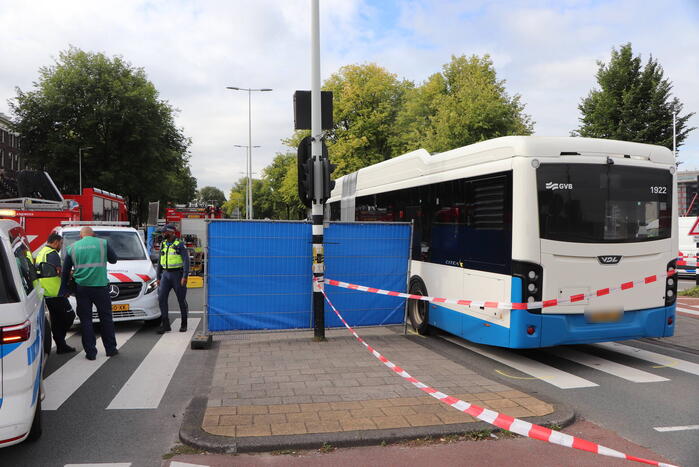 Fietser overleden bij aanrijding met bus