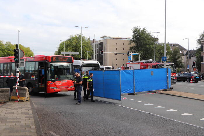 Fietser overleden bij aanrijding met bus