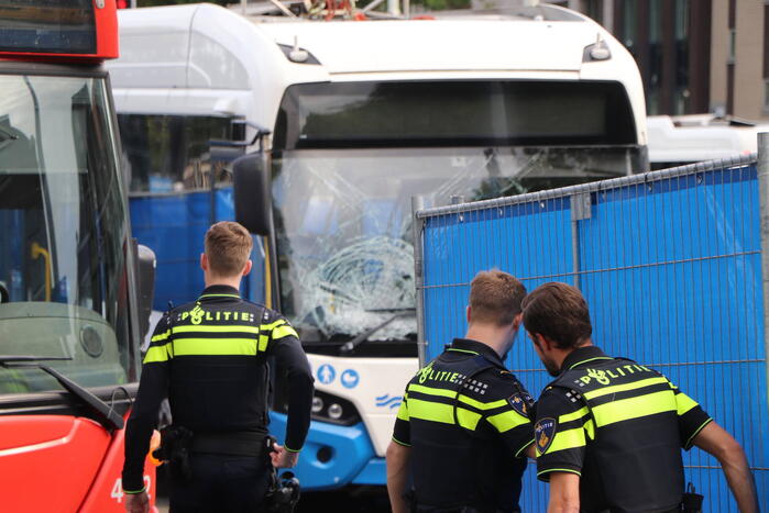 Fietser overleden bij aanrijding met bus