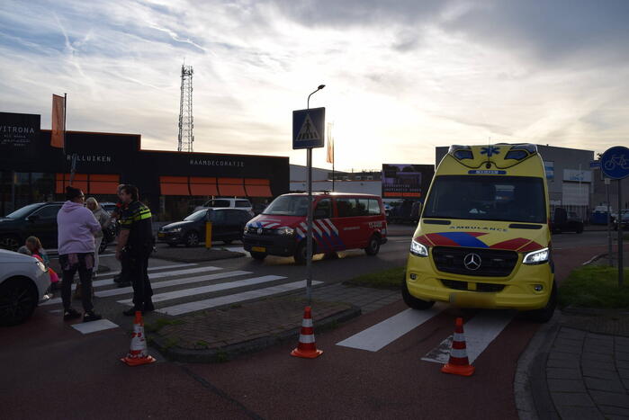 Voetganger geschept bij oversteekplaats