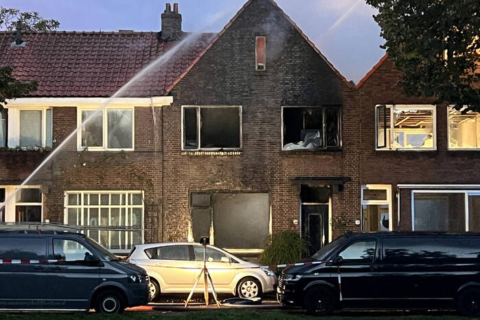 Dode en drie gewonden bij uitslaande brand