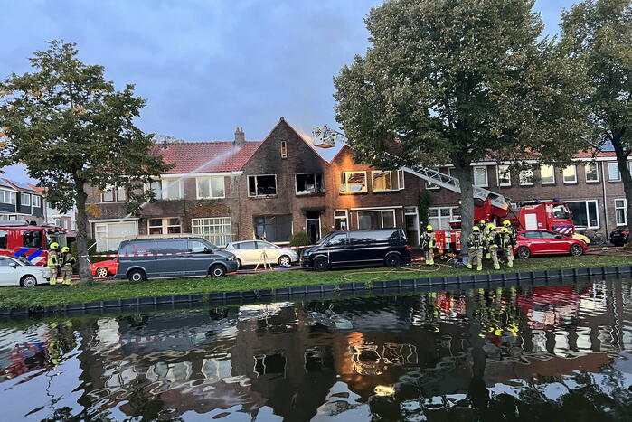 Dode en drie gewonden bij uitslaande brand