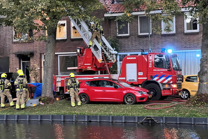 Dode en drie gewonden bij uitslaande brand