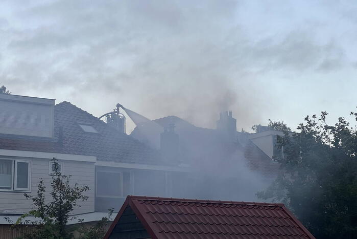 Dode en drie gewonden bij uitslaande brand