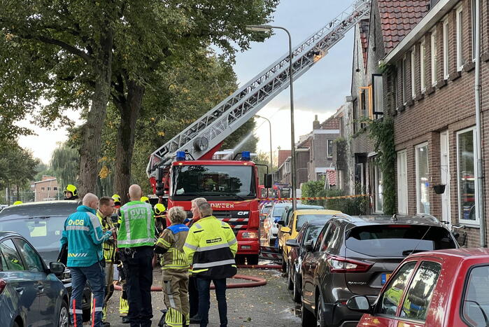 Dode en drie gewonden bij uitslaande brand