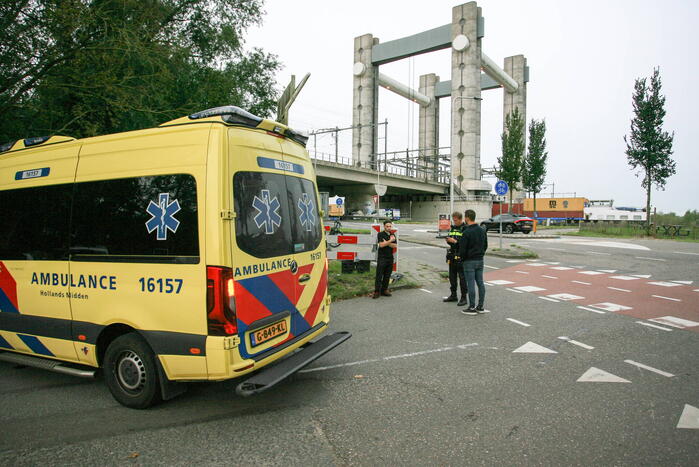 Minderjarige scooterrijder gewond bij aanrijding bij oversteekplaats