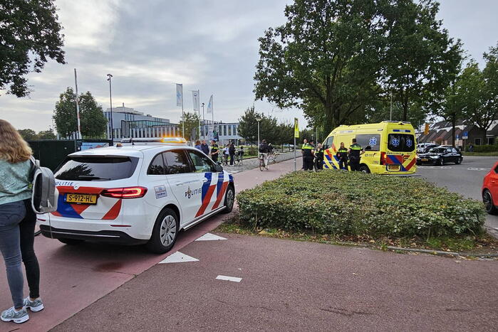 Scholier aangereden door afslaande auto