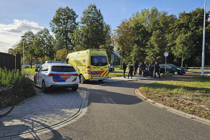 Persoon in scootmobiel in botsing met automobilist