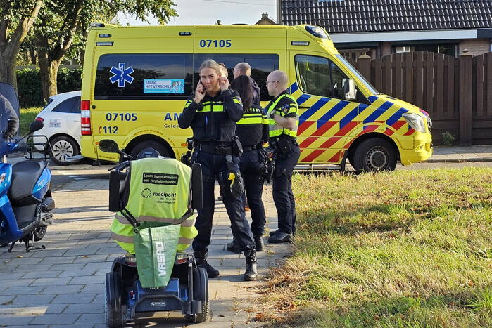 Persoon in scootmobiel in botsing met automobilist