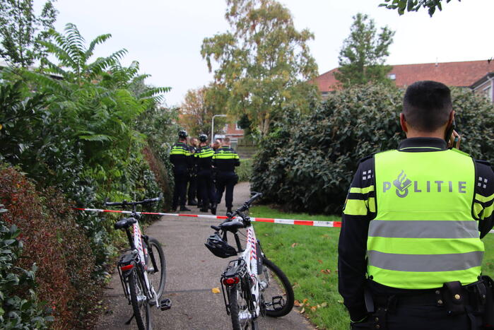 Politie treft vuurwapen in park aan