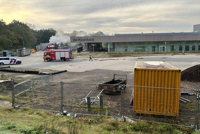 Flinke rookontwikkeling bij brand in voormalig zwembad