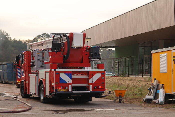 Flinke rookontwikkeling bij brand in voormalig zwembad