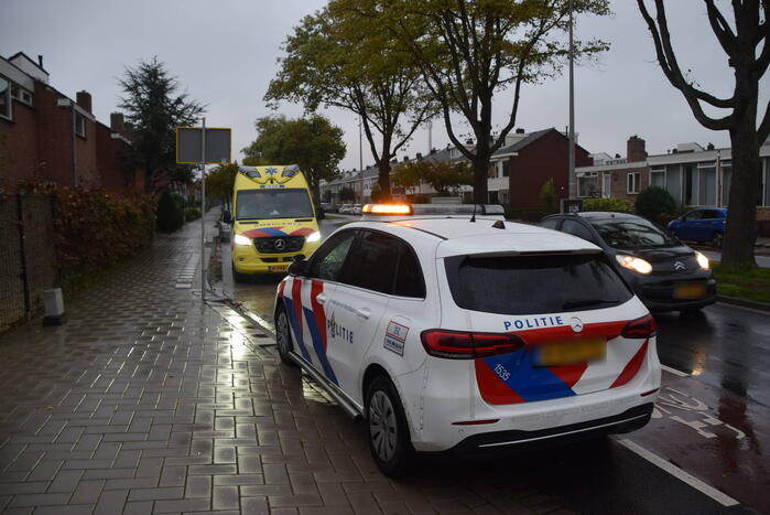 Bestuurder van bestelbus en fietser in botsing