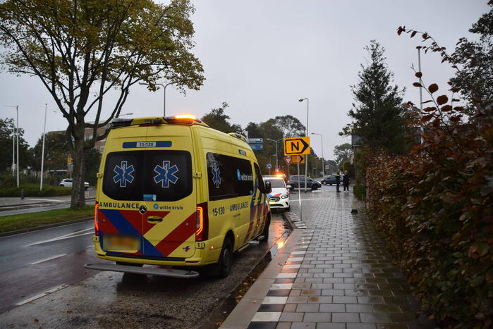 Bestuurder van bestelbus en fietser in botsing