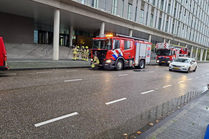 Onderzoek naar chemische reactie in laboratorium