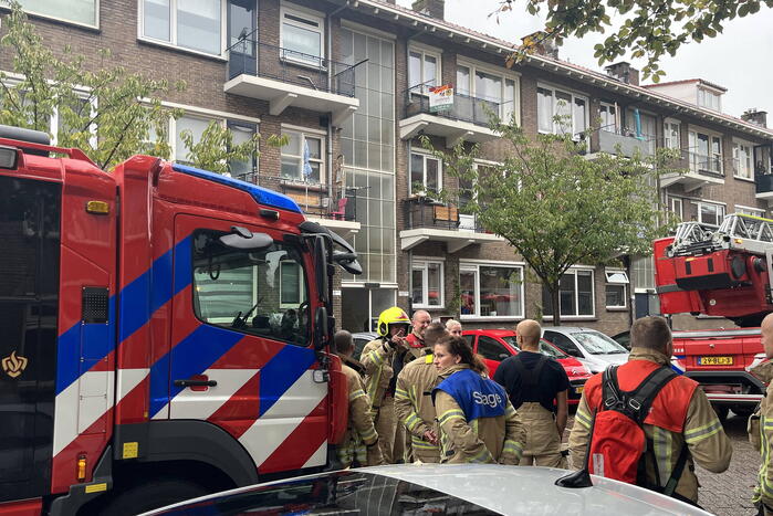 Brandweer doet onderzoek naar brandlucht