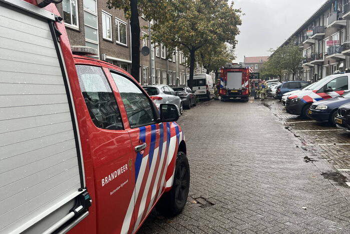 Brandweer doet onderzoek naar brandlucht