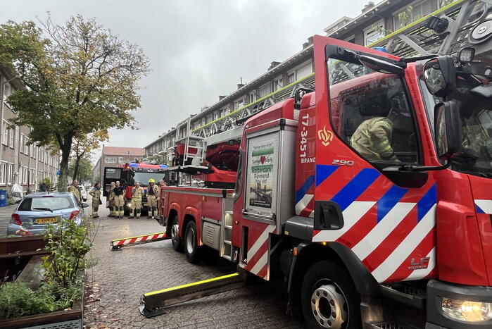 Brandweer doet onderzoek naar brandlucht