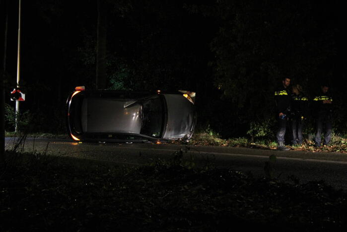 Auto op zijkant door ongeval