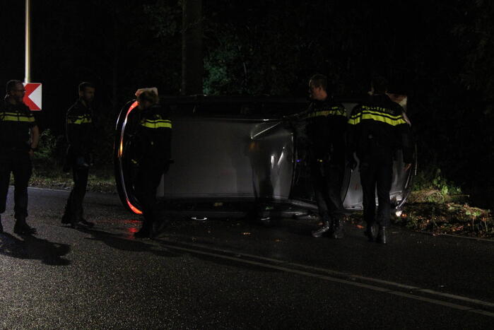 Auto op zijkant door ongeval