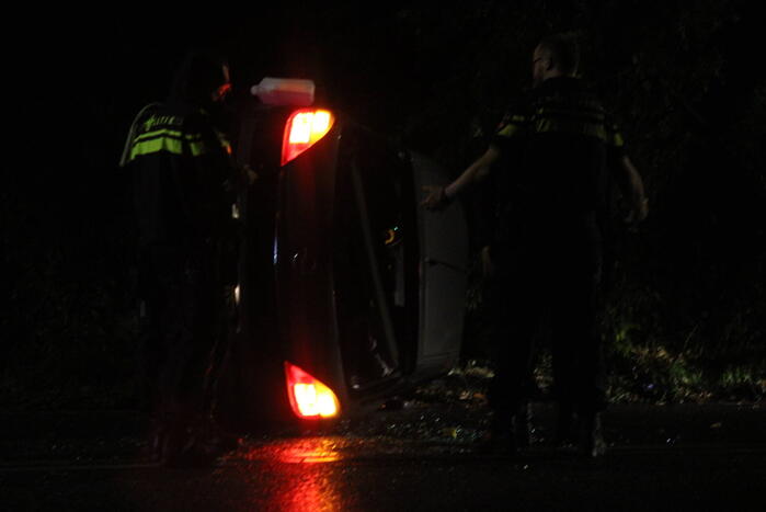 Auto op zijkant door ongeval