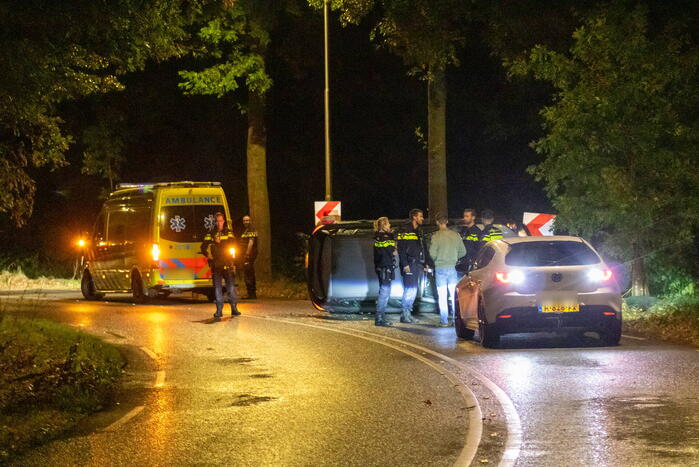 Auto op zijkant door ongeval