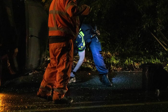 Auto op zijkant door ongeval