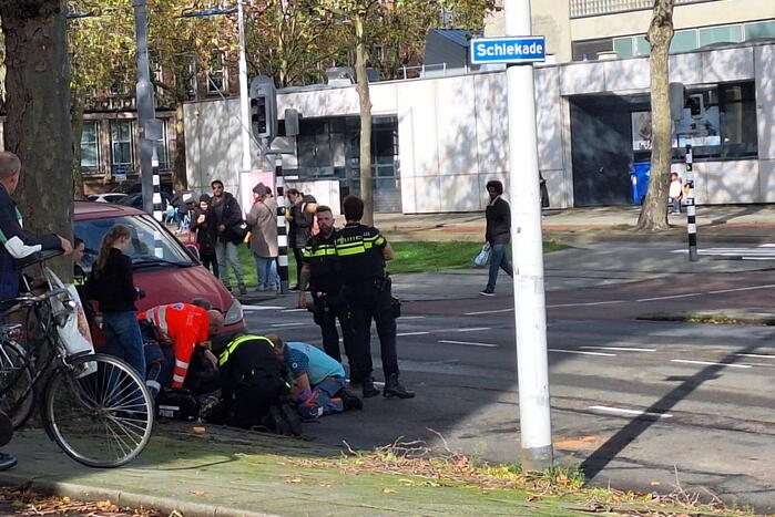 Fietser aangereden door bestelbus