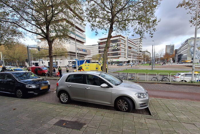 Fietser aangereden door bestelbus