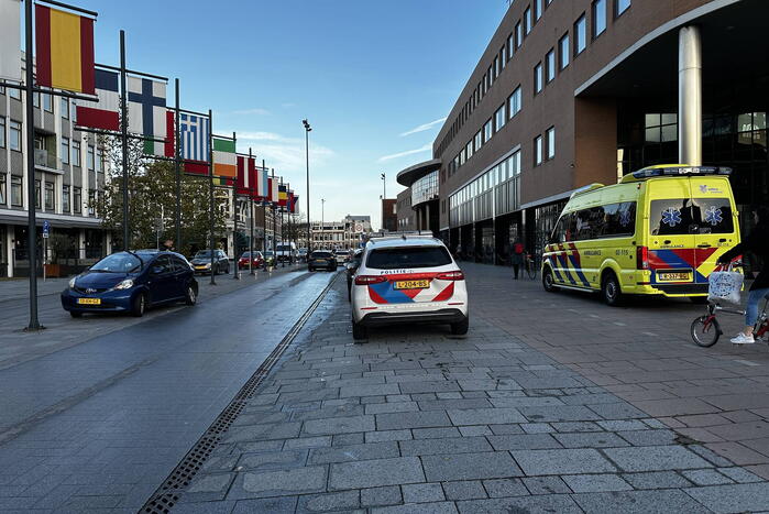 Twee voertuigen botsen op elkaar