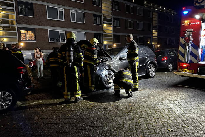 Personenauto beschadigd door brand