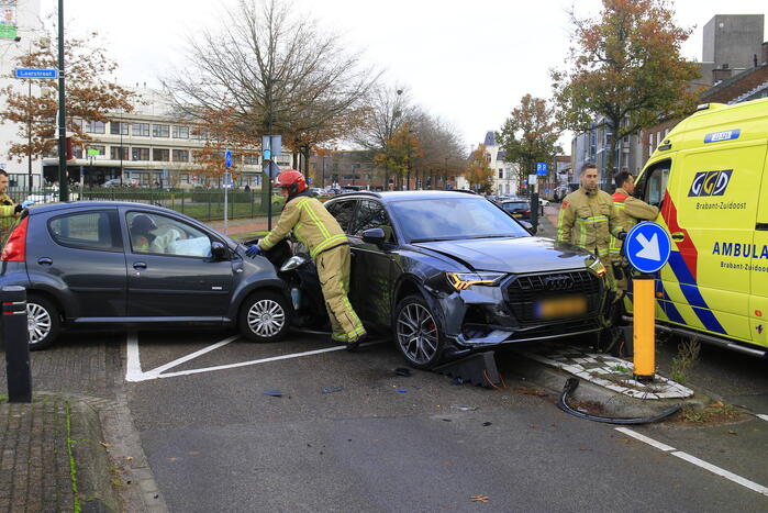 Veel schade bij materiële aanrijding