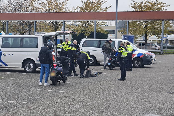 Politie houdt algemene verkeerscontrole op parkeerterrein