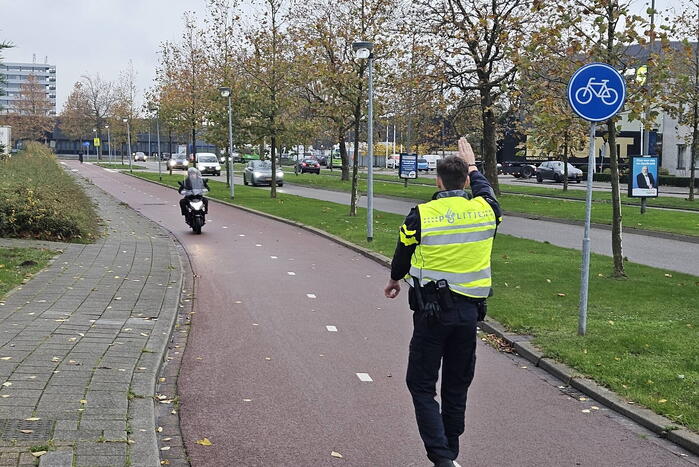 Politie houdt algemene verkeerscontrole op parkeerterrein