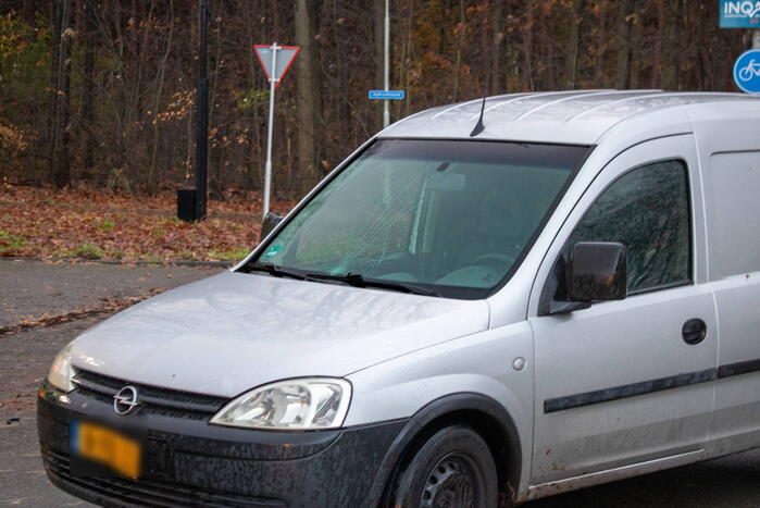 Fietser gewond bij aanrijding met bestelbus