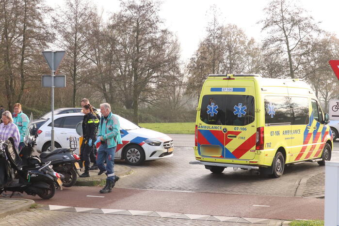 Gewonde bij ongeval tussen scooter en auto