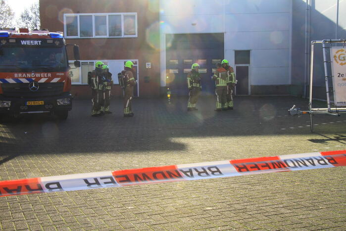 Gaslucht waargenomen in bedrijfshal