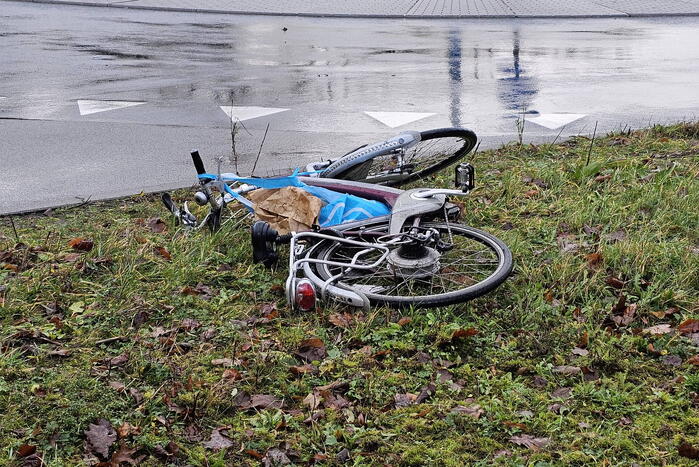 Fietser aangereden op rotonde