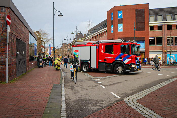 Prullenbak vat vlam in parkeergarage