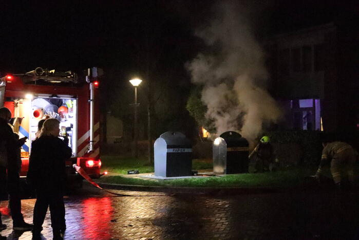 Ondergrondse container in brand gestoken