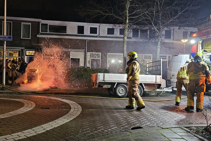 Brandweer blust vreugdevuur