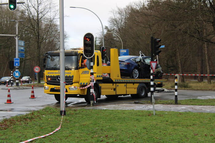 Weg afgesloten na ernstige aanrijding vanwege onderzoek