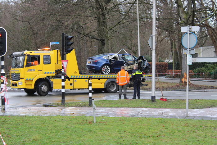 Weg afgesloten na ernstige aanrijding vanwege onderzoek