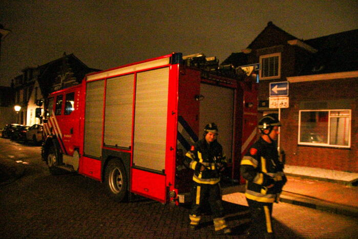 Hoogwerker ingezet voor stormschade aan dakkapel